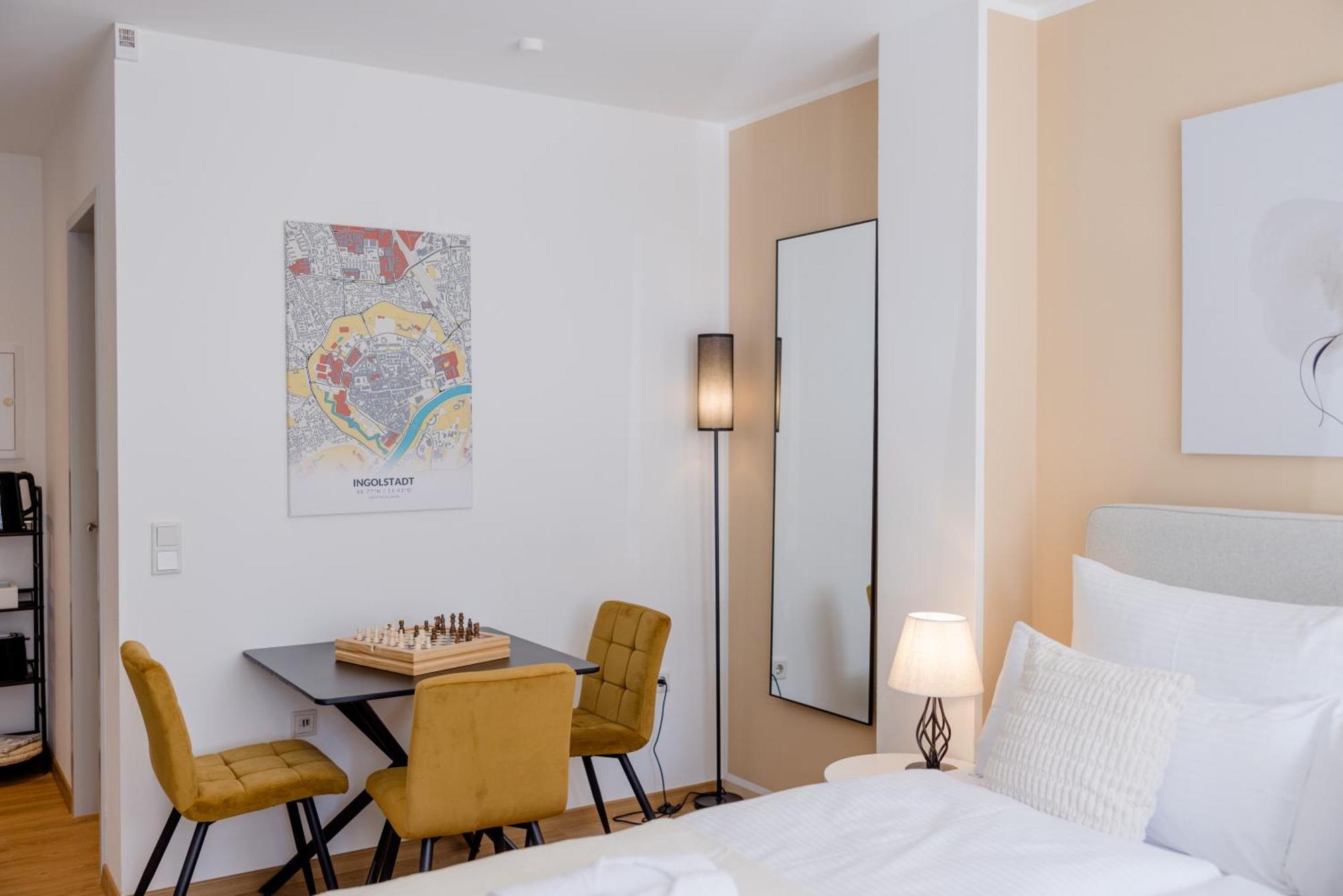Lumen Homes - Altstadt-Studio Direkt Im Zentrum, Kueche, Netflix, Oeffentlicher Parkplatz Ums Eck Ingolstadt Extérieur photo