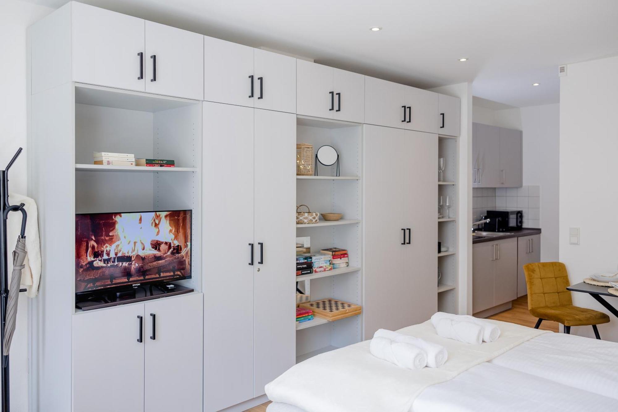 Lumen Homes - Altstadt-Studio Direkt Im Zentrum, Kueche, Netflix, Oeffentlicher Parkplatz Ums Eck Ingolstadt Extérieur photo