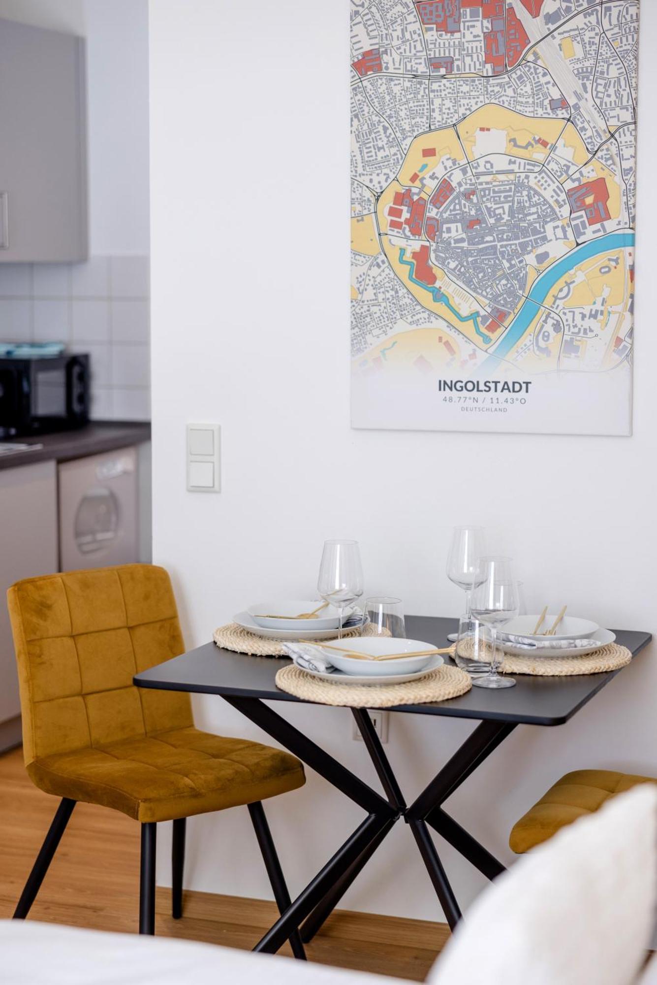 Lumen Homes - Altstadt-Studio Direkt Im Zentrum, Kueche, Netflix, Oeffentlicher Parkplatz Ums Eck Ingolstadt Extérieur photo