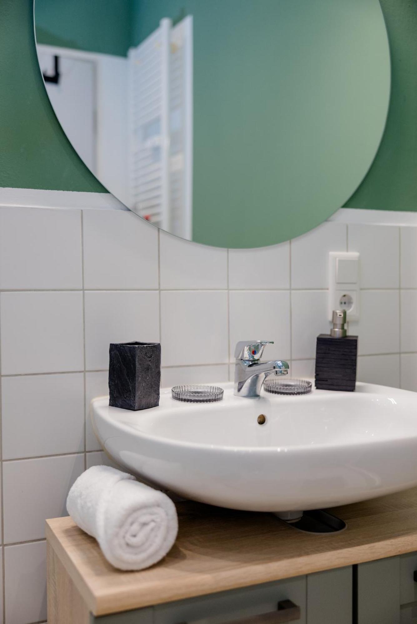 Lumen Homes - Altstadt-Studio Direkt Im Zentrum, Kueche, Netflix, Oeffentlicher Parkplatz Ums Eck Ingolstadt Extérieur photo
