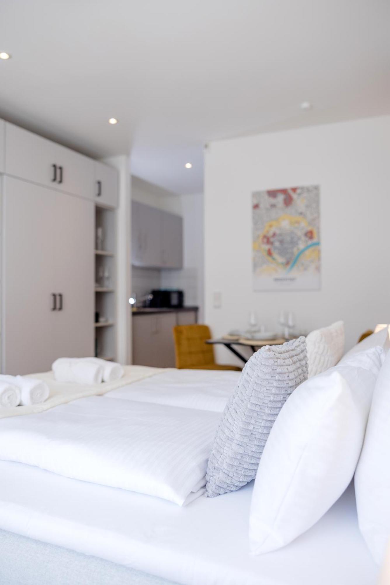 Lumen Homes - Altstadt-Studio Direkt Im Zentrum, Kueche, Netflix, Oeffentlicher Parkplatz Ums Eck Ingolstadt Extérieur photo