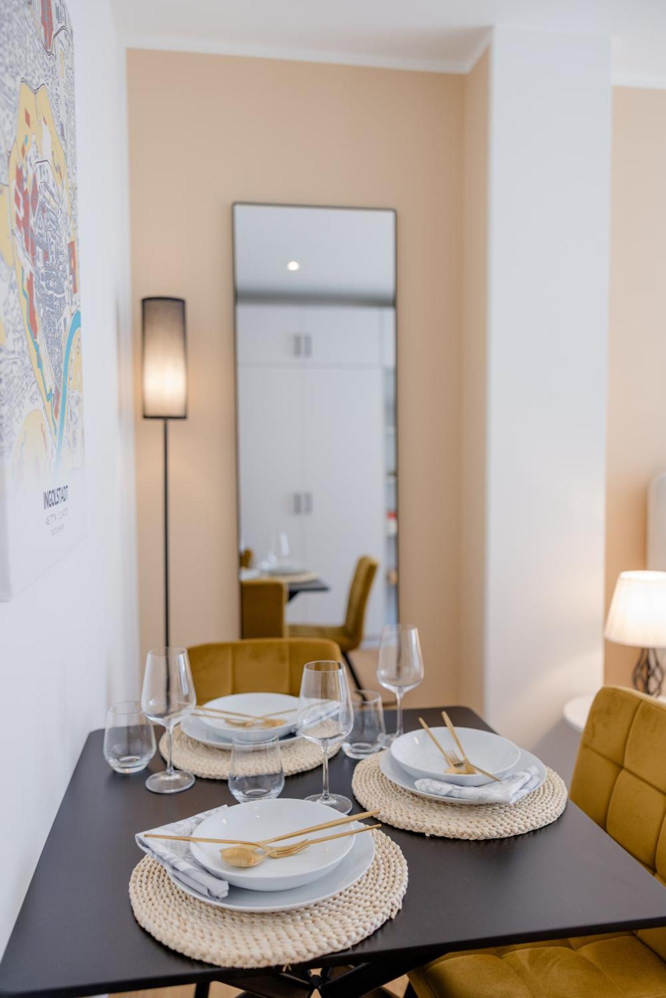 Lumen Homes - Altstadt-Studio Direkt Im Zentrum, Kueche, Netflix, Oeffentlicher Parkplatz Ums Eck Ingolstadt Extérieur photo